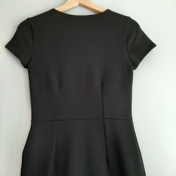 H&M Textural Weave Fabric Crewneck Fitted Mini Dress Black Sz 4 - Picture 9 of 12